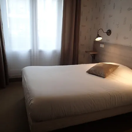 Richelieu, Centre-ville, Perret Hotel