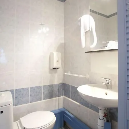 Richelieu, Centre-ville, Perret Hotel 2*