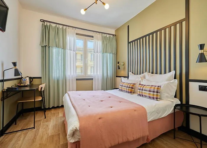 Richelieu, Centre-ville, Perret Hotel