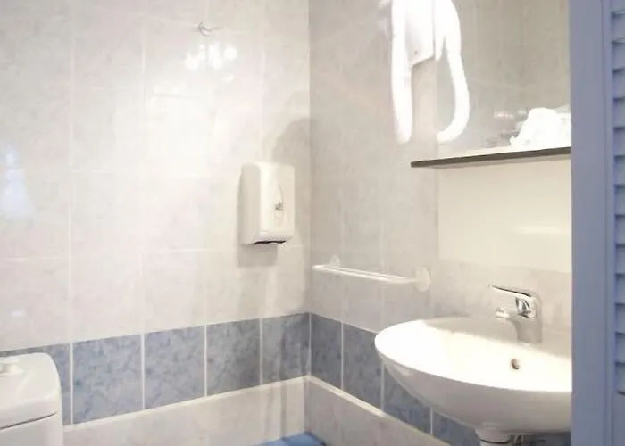 Richelieu, Centre-ville, Perret Hotel 2*